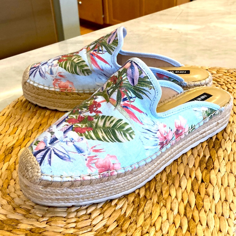 Nine West Floral Espadrille Mules. Size 8.5. Beautiful!